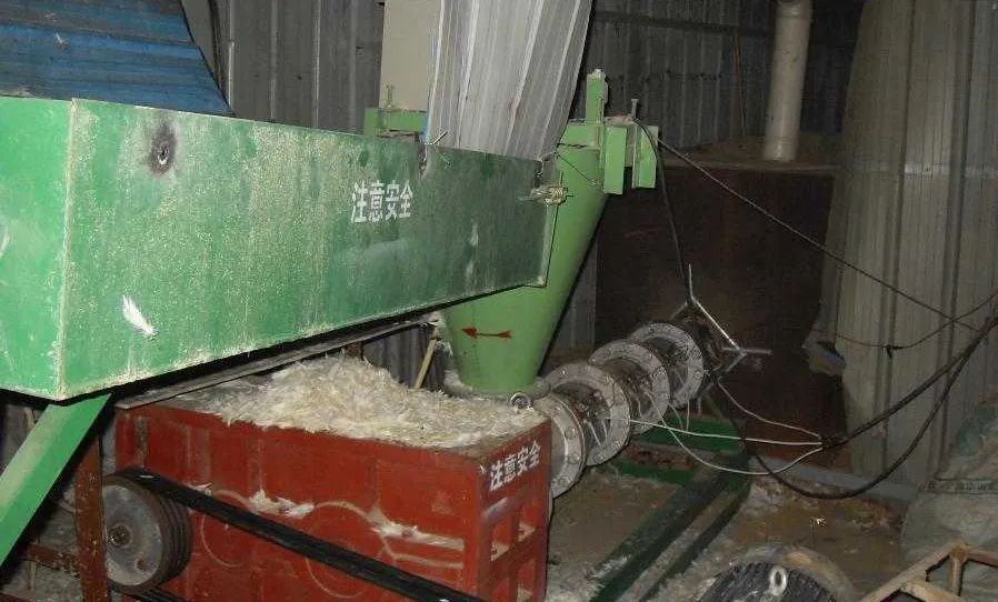 羽毛粉加工腥味、苦味、惡臭味混雜，看工業(yè)除臭劑如何快速除臭！